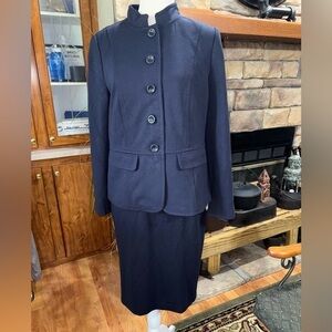 TALBOTS SIZE 8 LIKE NEW BLAZER AND SKIRT SET LOTS OF STRETCH NAVY BLUE